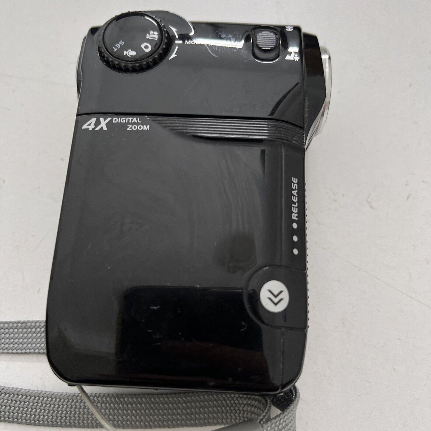 media HD DVHi8 Digital Video Camcorder 4x Digital Zoom 8 MP