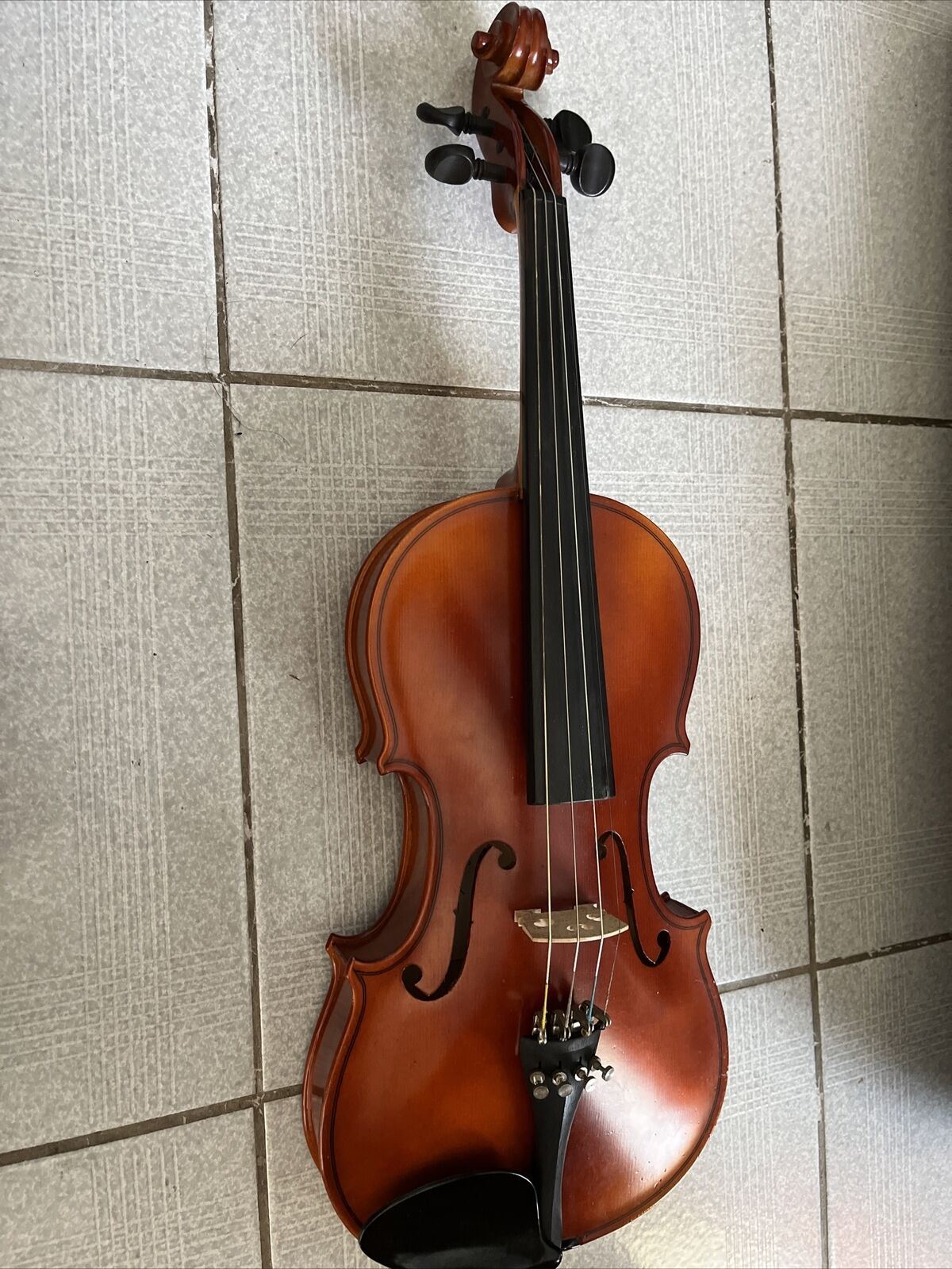 Corrado Stradivarius model 220 3/4 Violin with Chin Rest, Bow and Case