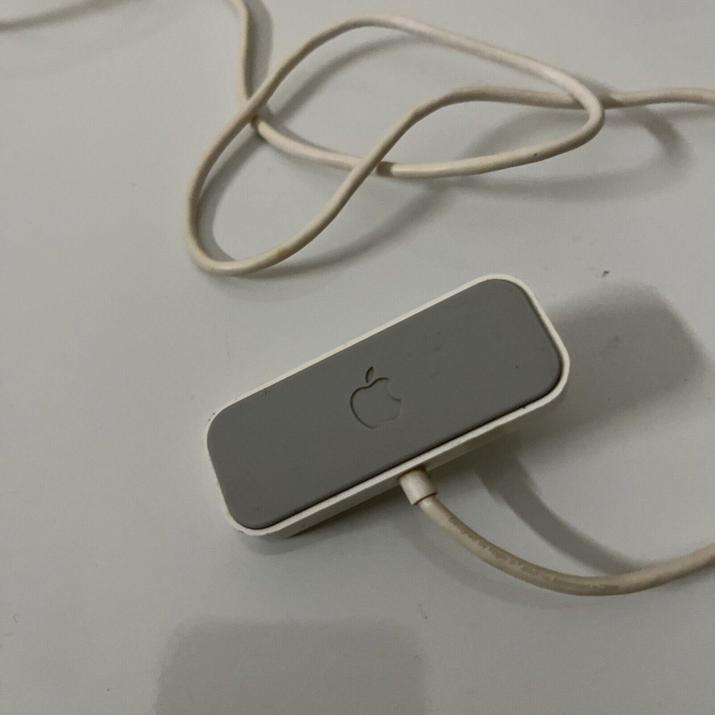 Genuine Apple iPod Shuffle Charger Dock USB 3.5mm