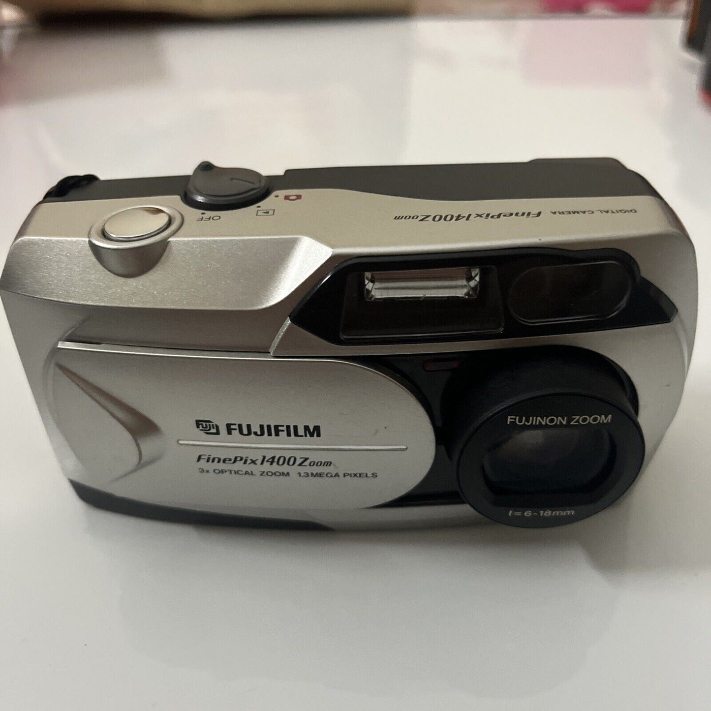 Vintage Fujifilm Finepix 1400 Z Zoom Digital Film Camera 1.3 MP 3x Zoom