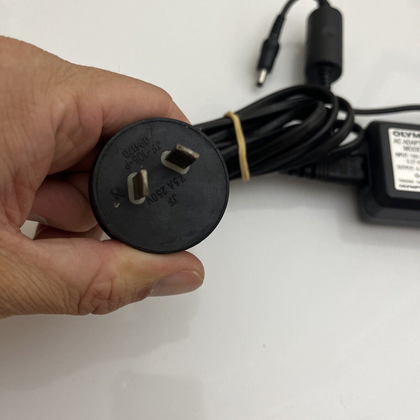 Genuine Olympus D-7AC Power Supply Charger D-7AC D-7AG D-7AU E-5AC