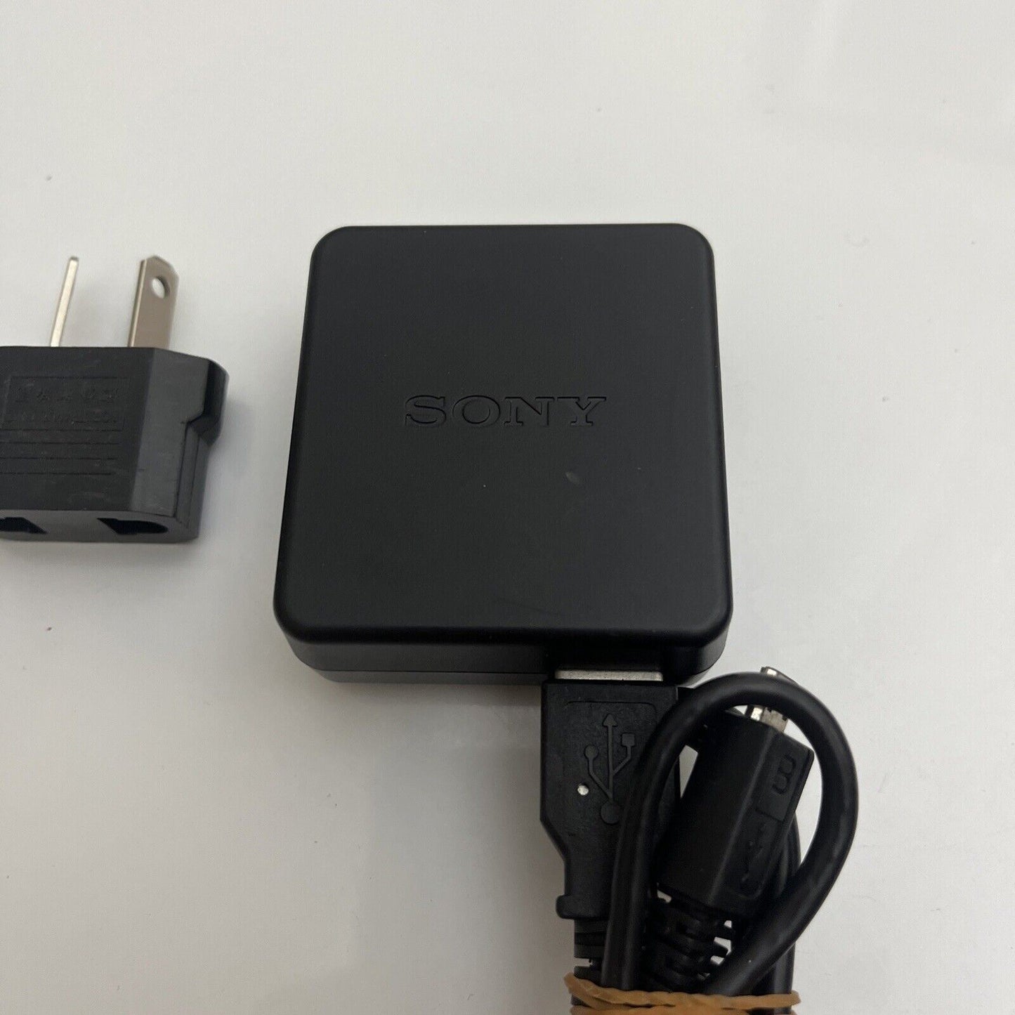 Genuine Sony AC Adaptor AC-UB10D Charger for NEX-6, NEX-5R,DSC RX100 HX30v HX20v