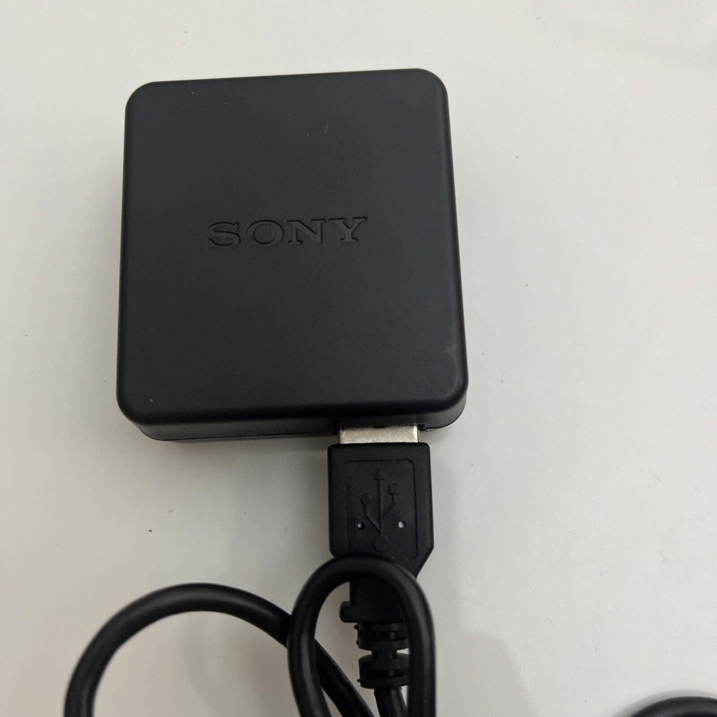 Genuine Sony AC-UB10B AC Adaptor Charger for DSC-RX10 DSC-RX100M2 DSC-TX30 ICD-U