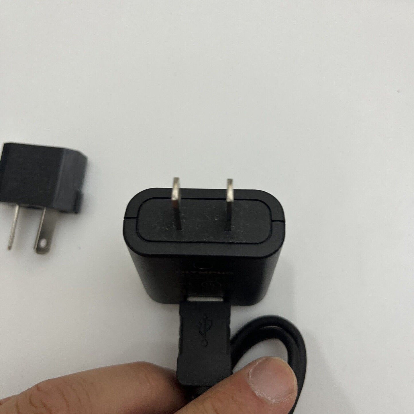 Genuine Olympus F-2AC AC Adaptor Charger D-720, D-725, D730, SZ-11, SP-800UZ