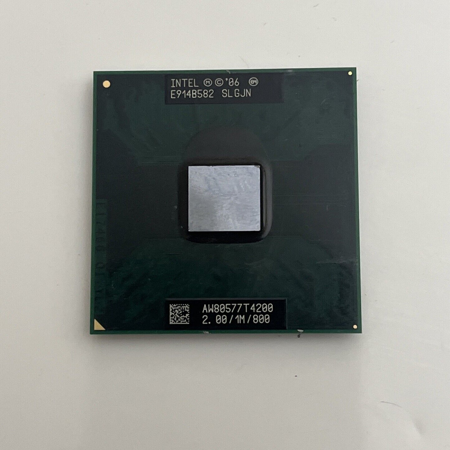 Intel Pentium Dual Core T4200 2 GHz 1M cache 800 MHz SLGJN
