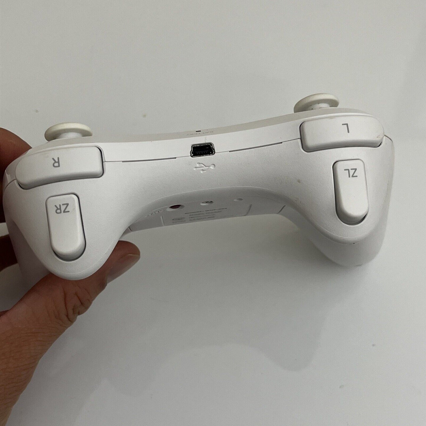 Official Nintendo Wii U Pro Controller Wireless Bluetooth Genuine White