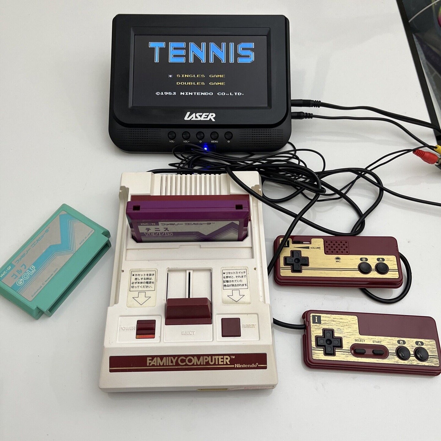 Nintendo Famicom Console with 7" LCD Screen + 2 Games Golf & Tennis