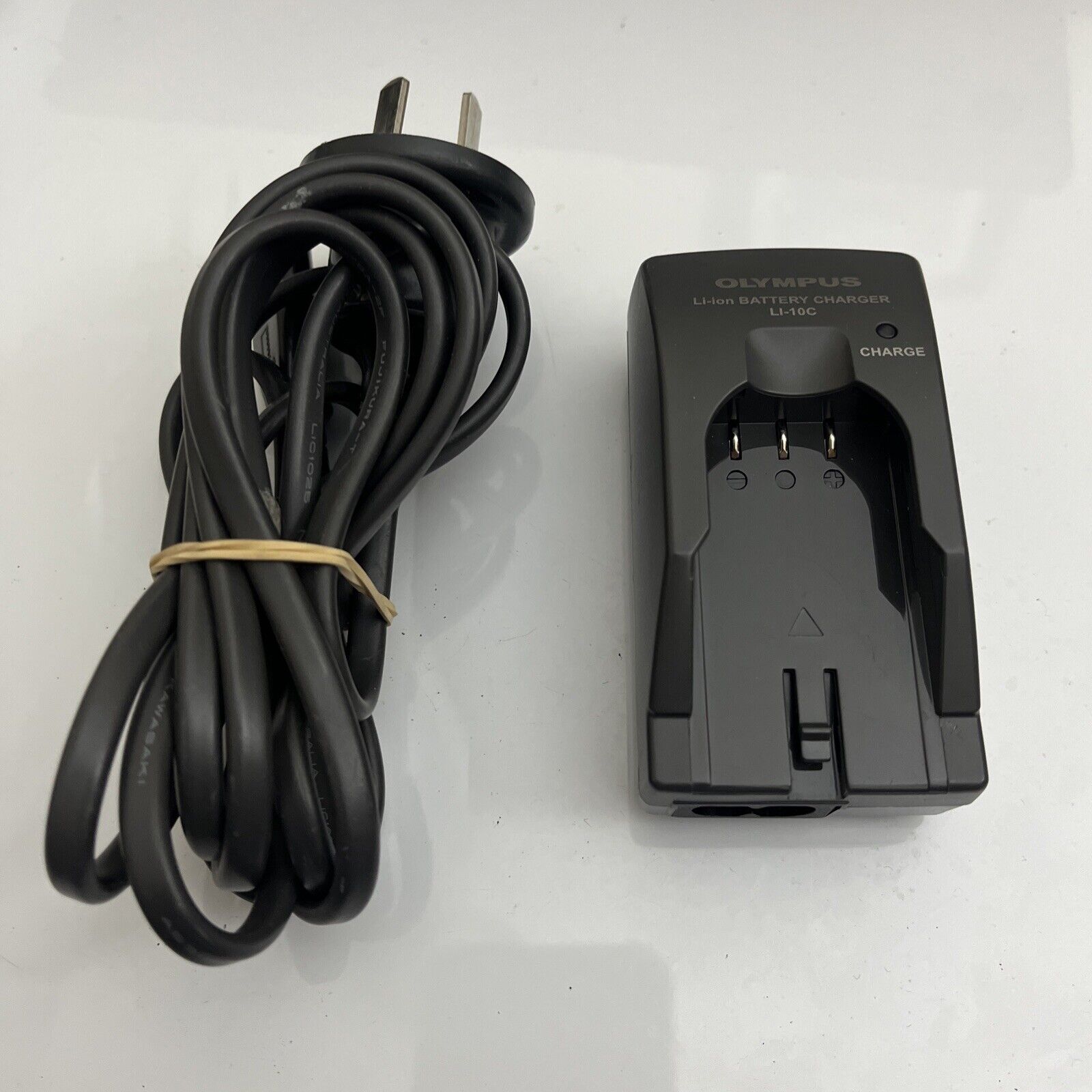 thumbnail image 2 of Kastar Battery Charger For Olympus Li-10B Li-12B Li-10C Li-10CN – With 1650mAh Battery? 2 of 3