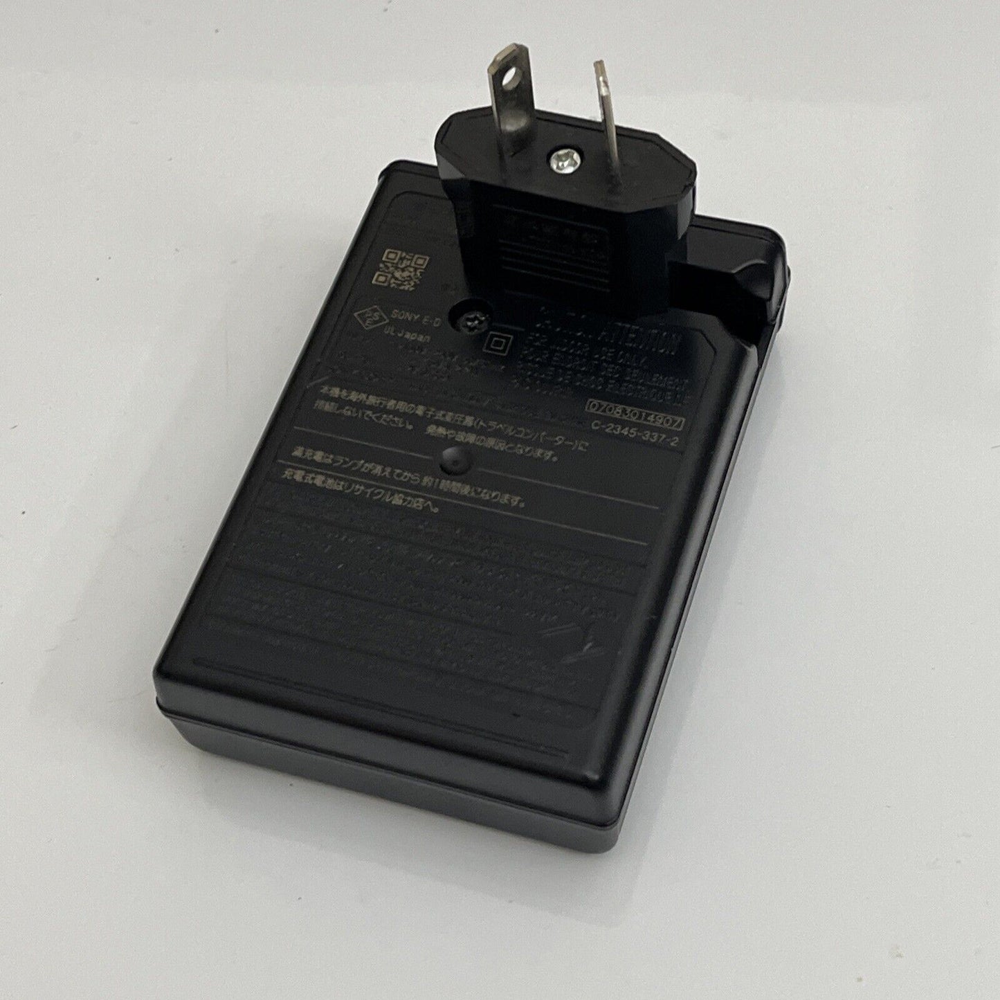 Genuine Sony BC-CSD Battery Charger 100-240V Output: 4.2V 0.33A NP-BD1  NP-FD