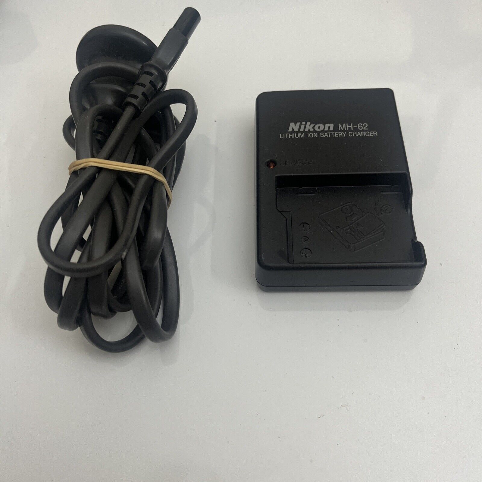 Nikon MH-62 Genuine OEM Battery Charger for EN-EL8 – Retro Unit