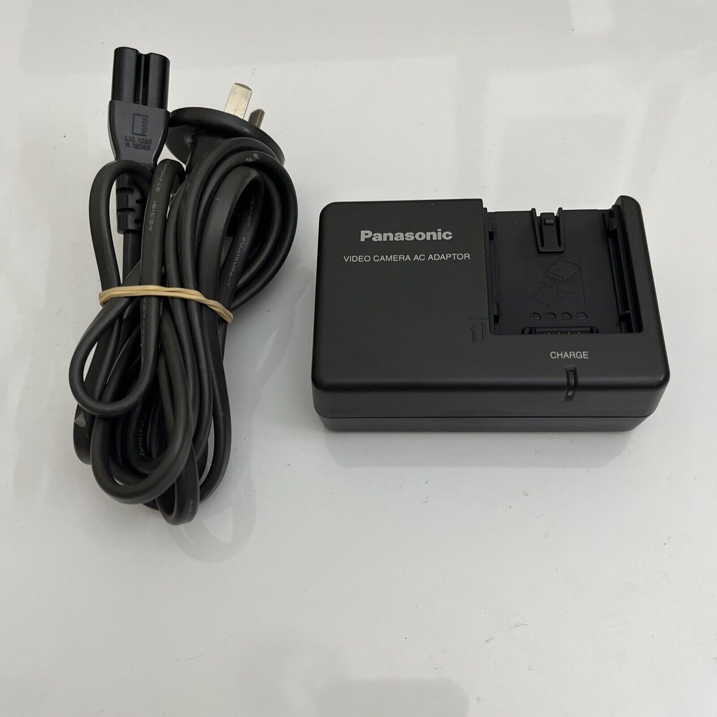 Genuine Panasonic Video Camera Charger VSK0650  CGA-DU06 DU14 DU21 VM-VBG130