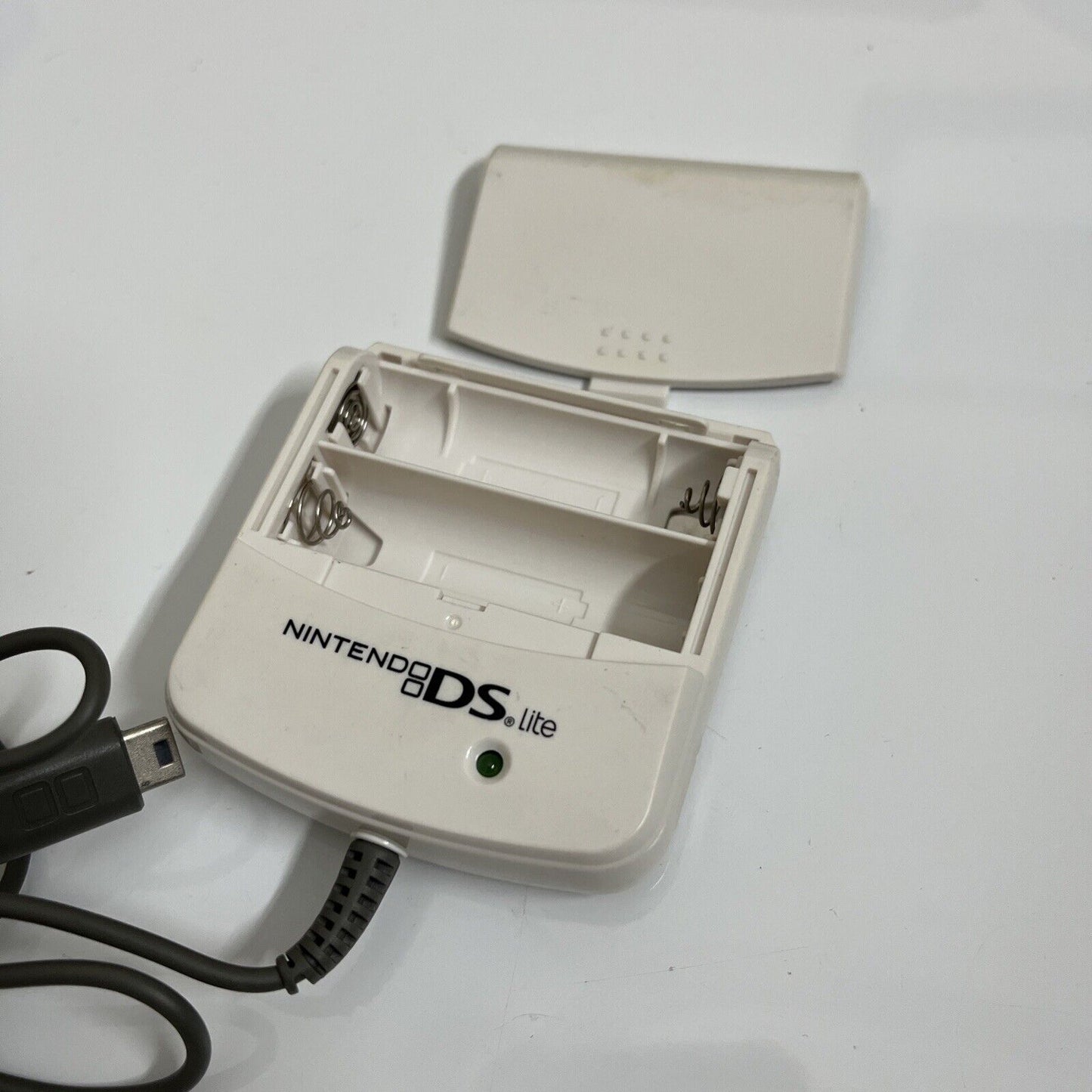 Nintendo DS Lite AA Battery Charger - Charges your DSLite with AA batteries