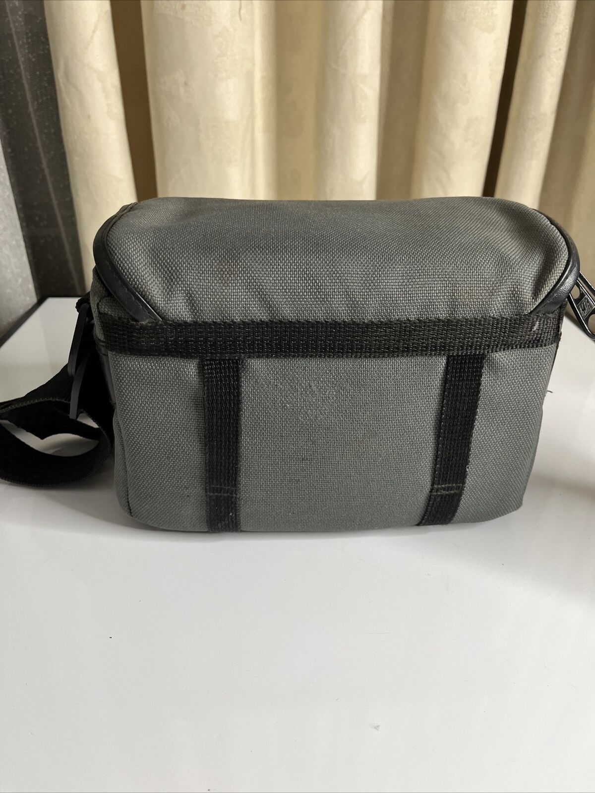 Focal Camera Shoulder Bag with Shoulder Strap 22 x 7 x 15 cm