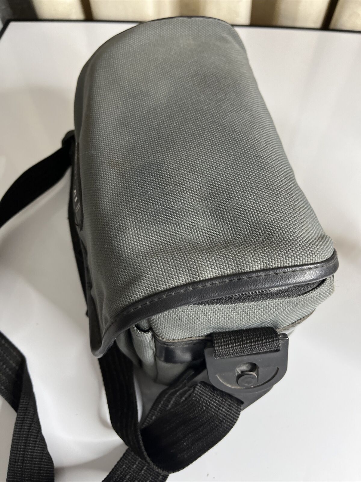 Focal Camera Shoulder Bag with Shoulder Strap 22 x 7 x 15 cm