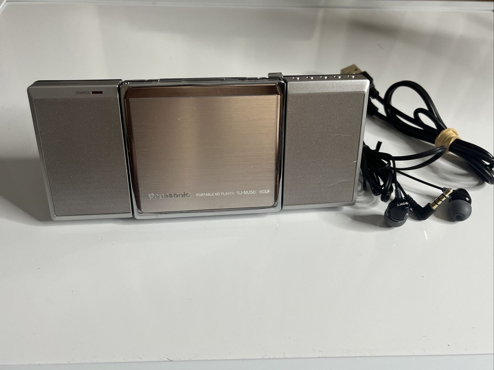 Panasonic Portable MiniDisc MD Player SJ-MJ50 with Speaker