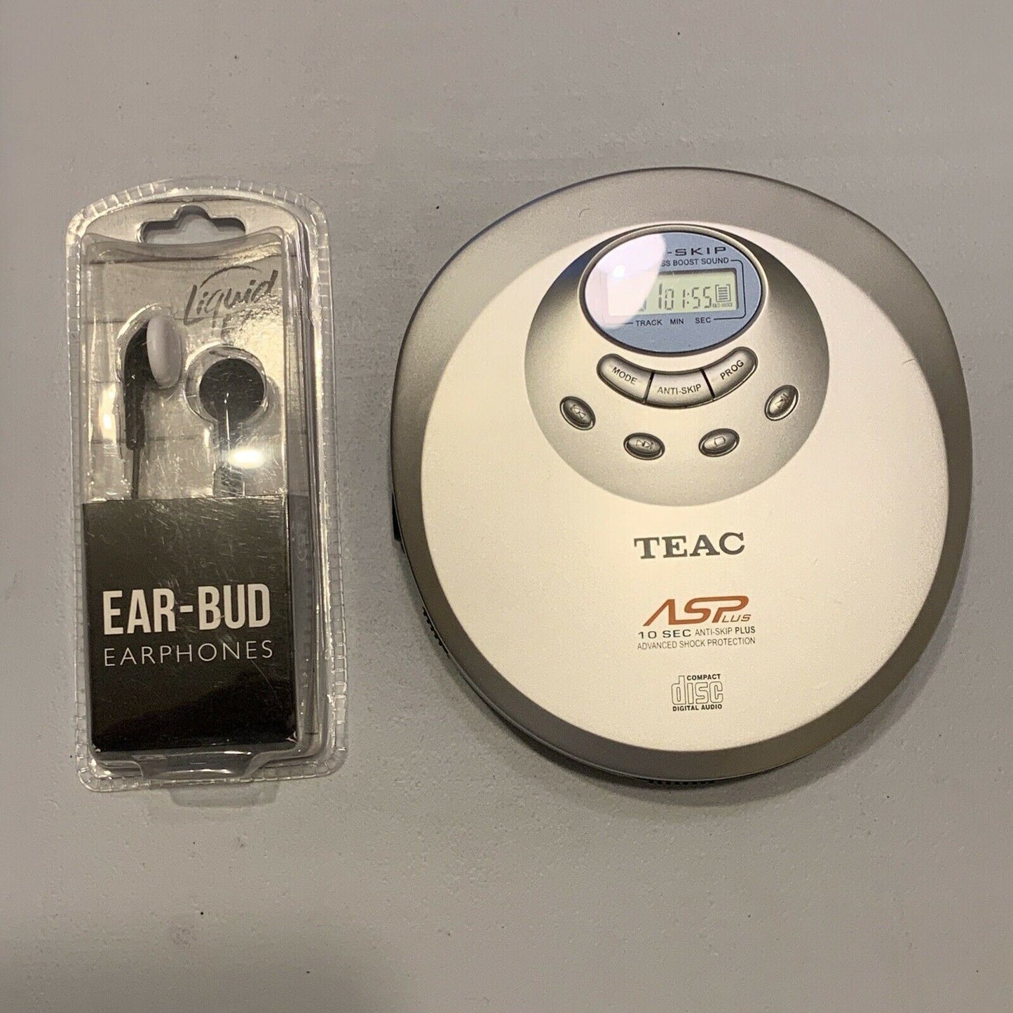 TEAC Portable Personal CD Player Discman PD P219C  with NEW Earphones - TESTED