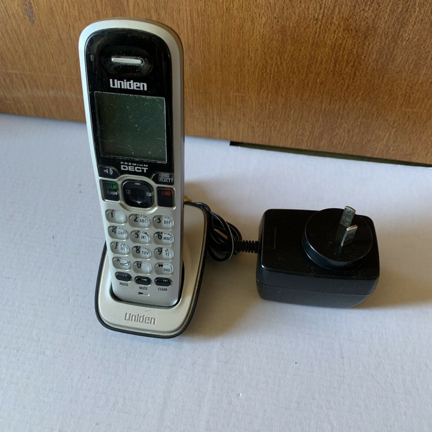 Uniden Premium DECT Handset With Charging Base *Doesn't Include Main Unit*