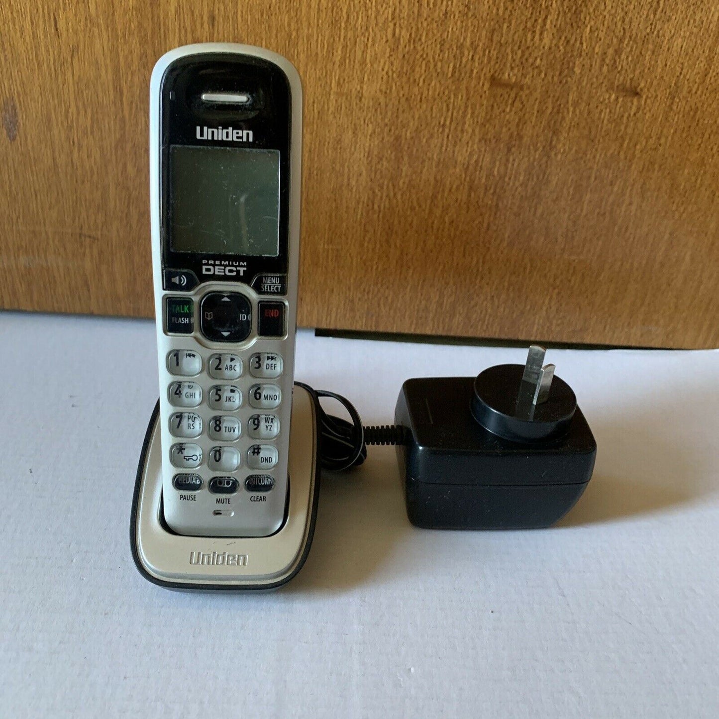 Uniden Premium DECT Handset With Charging Base *Doesn't Include Main Unit*
