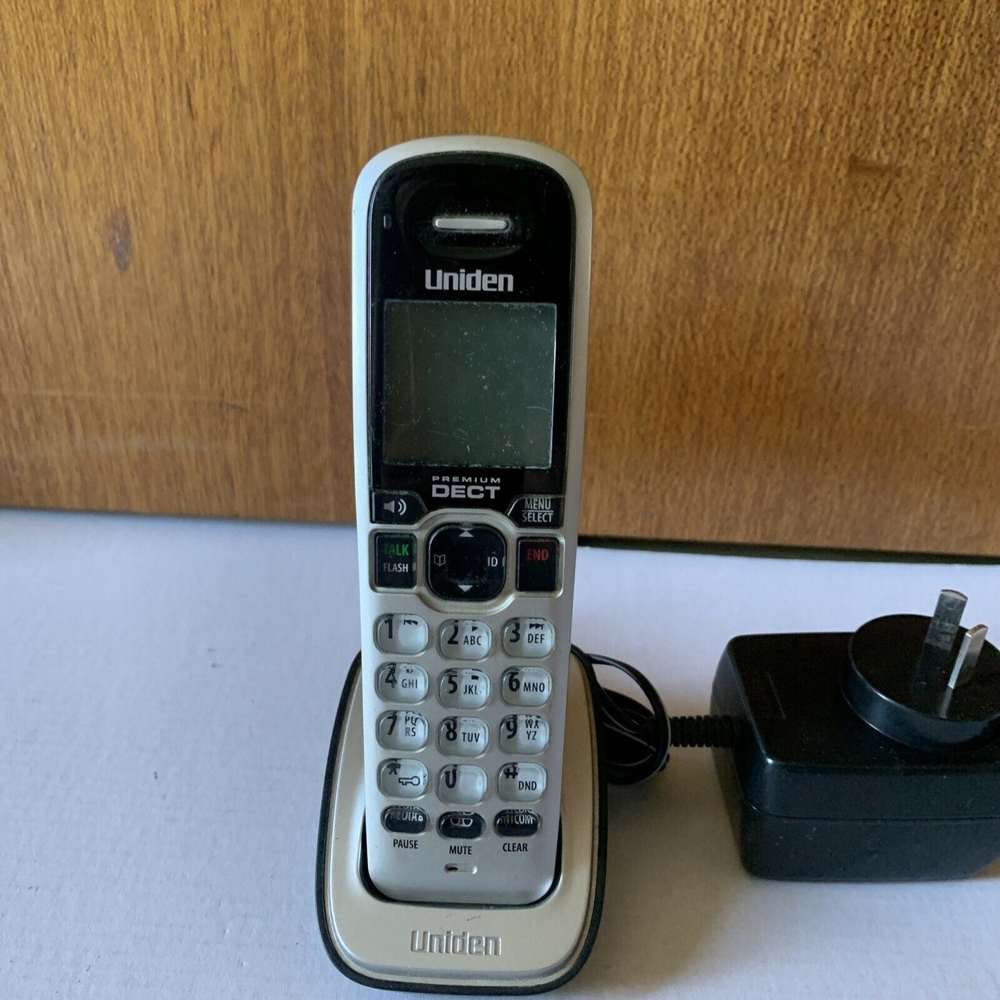 Uniden Premium DECT Handset With Charging Base *Doesn't Include Main Unit*