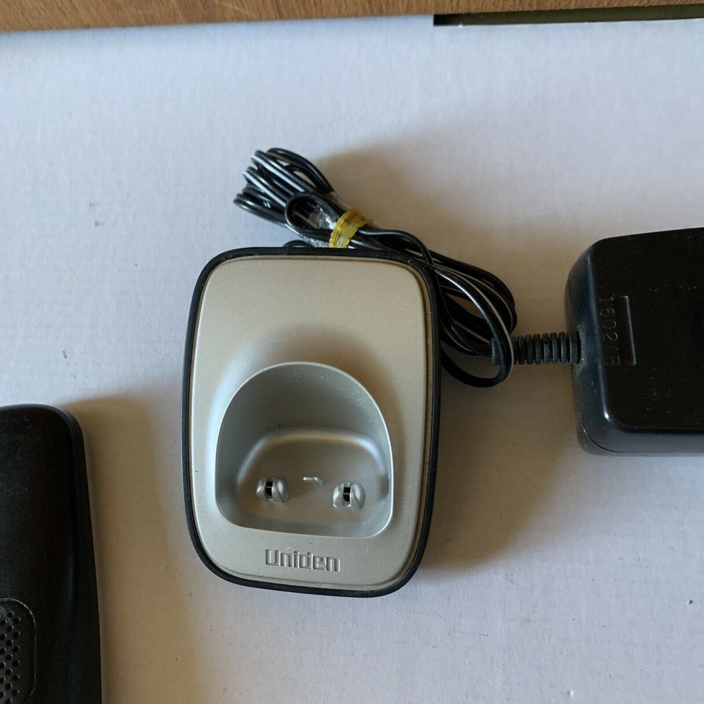 Uniden Premium DECT Handset With Charging Base *Doesn't Include Main Unit*