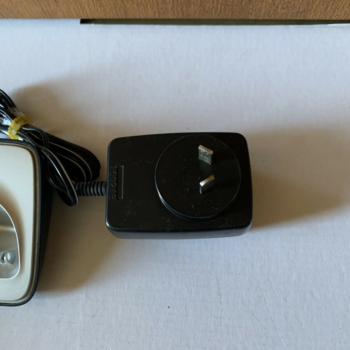 Uniden Premium DECT Handset With Charging Base *Doesn't Include Main Unit*