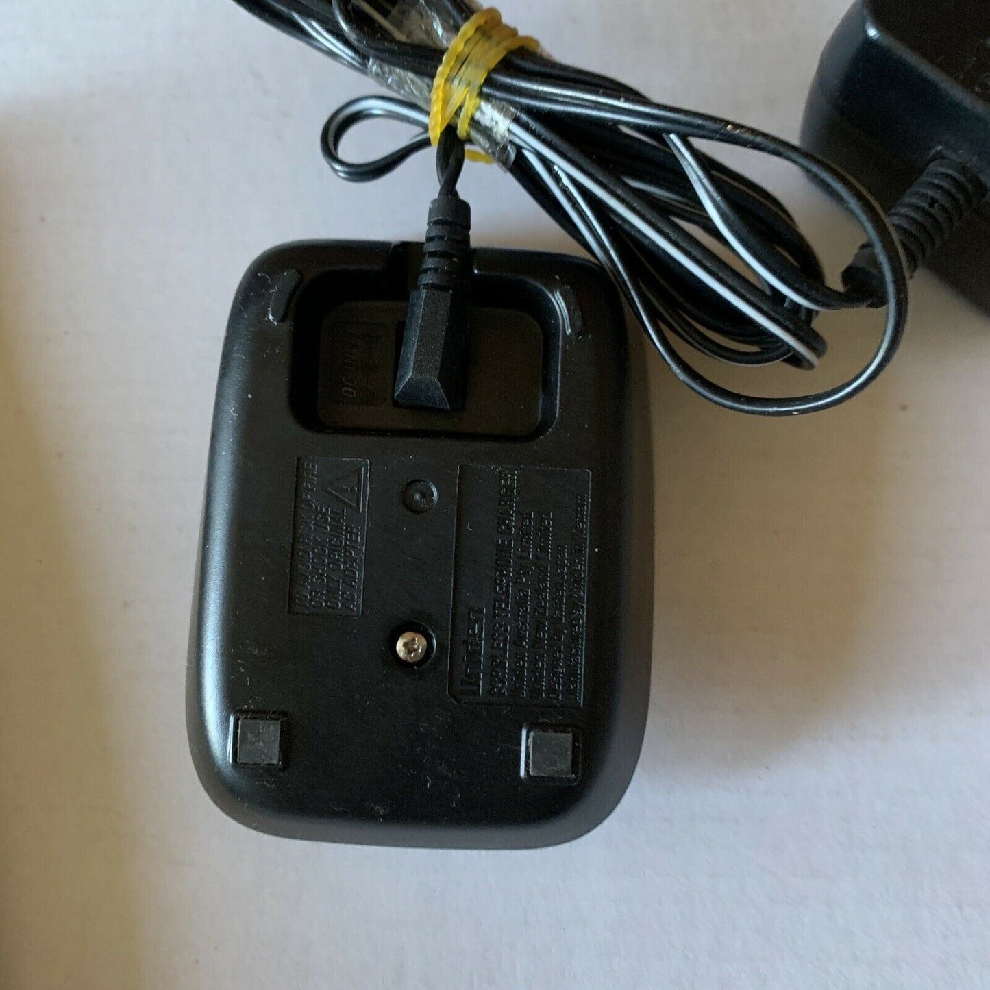 Uniden Premium DECT Handset With Charging Base *Doesn't Include Main Unit*