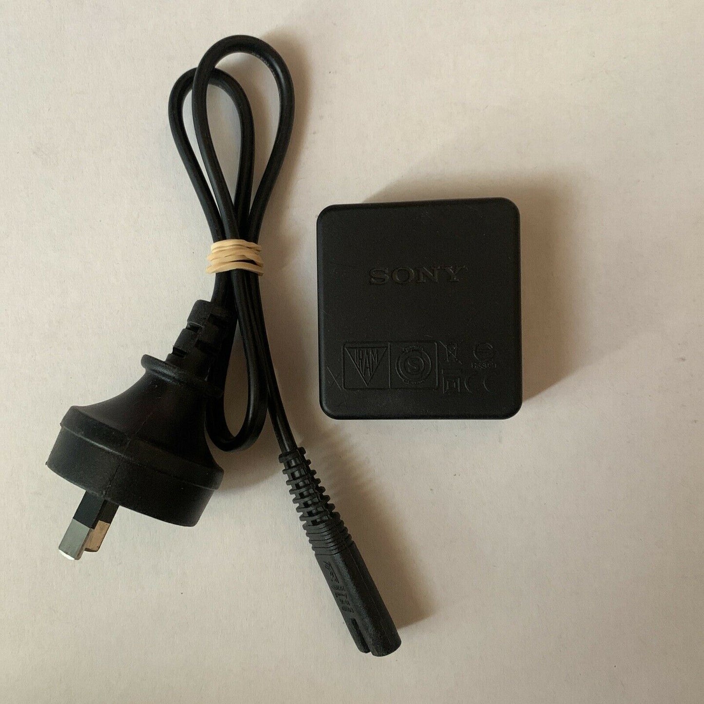 Genuine Sony AC-UB10D AC Adaptor USB Power Supply  NEX-6, NEX-5R, DSC RX100 HX30