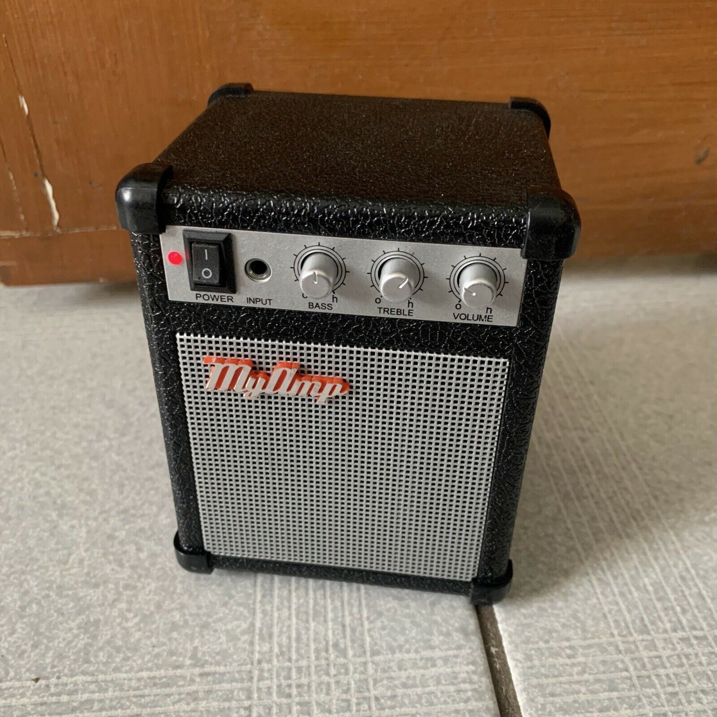 Portable MyAmp Powerful MP3 Mobile Phone Speaker bass and treble control