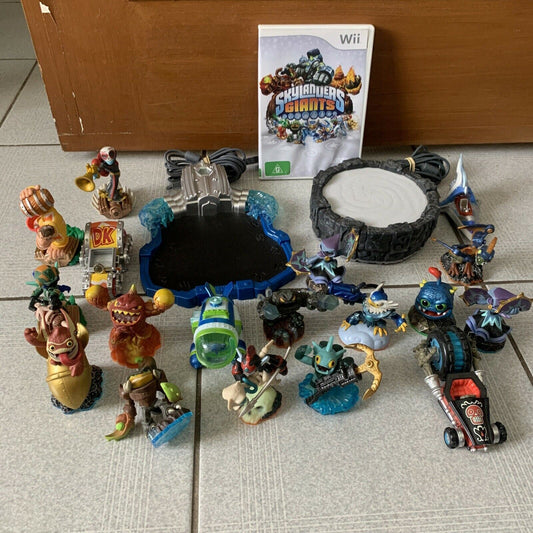 Skylanders Giants And 18 Figures for Nintendo Wii with SuperCharger &Portal Bulk