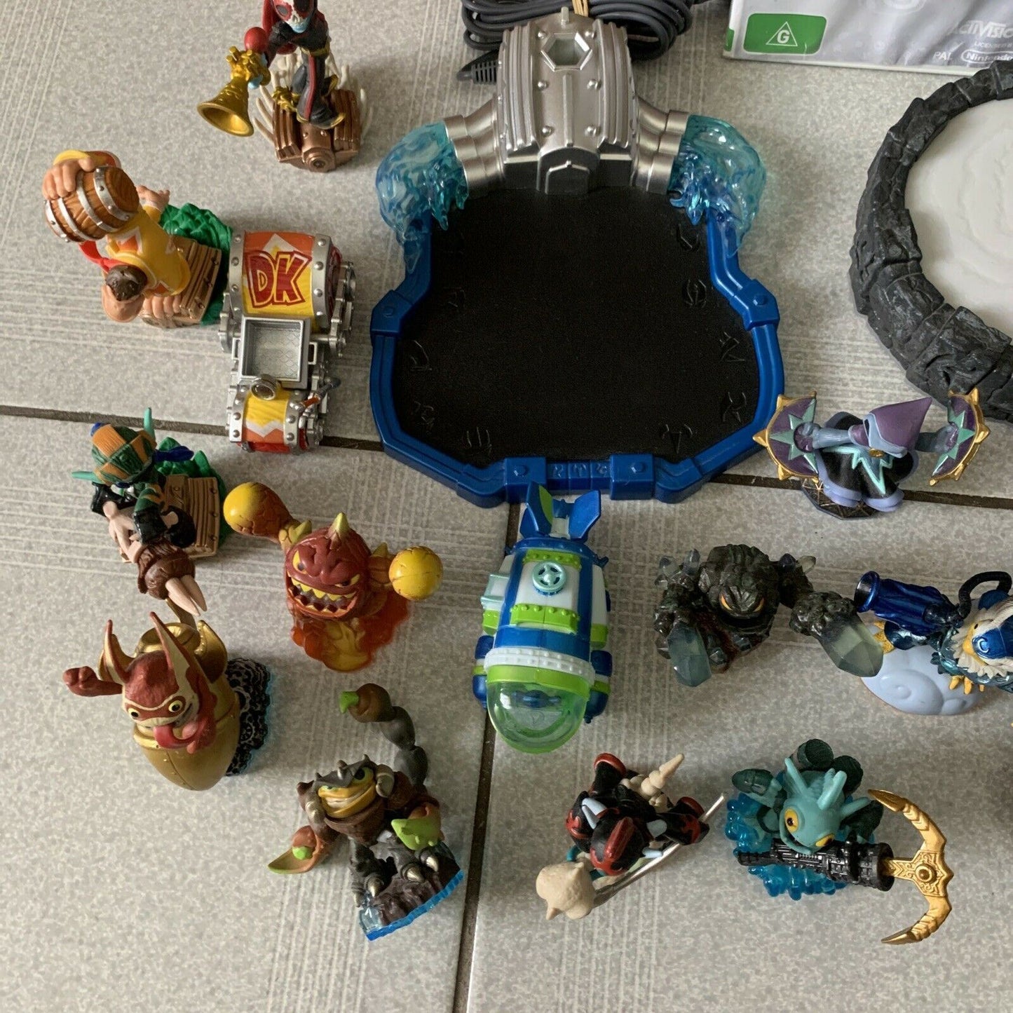 Skylanders Giants And 18 Figures for Nintendo Wii with SuperCharger &Portal Bulk