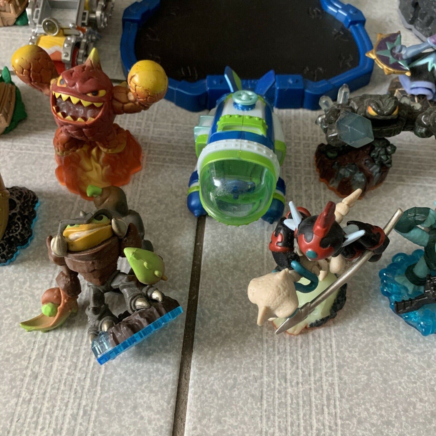 Skylanders Giants And 18 Figures for Nintendo Wii with SuperCharger &Portal Bulk