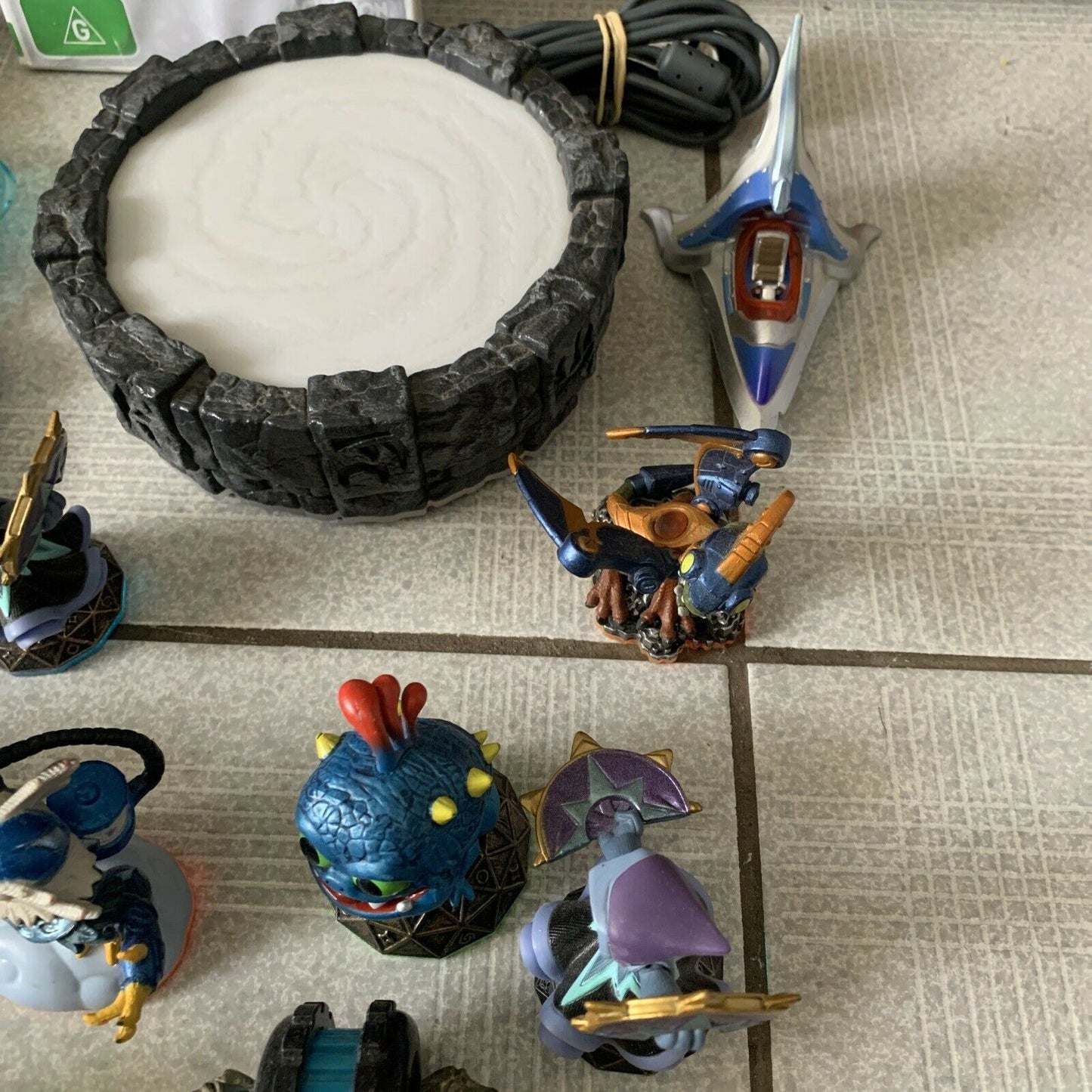 Skylanders Giants And 18 Figures for Nintendo Wii with SuperCharger &Portal Bulk