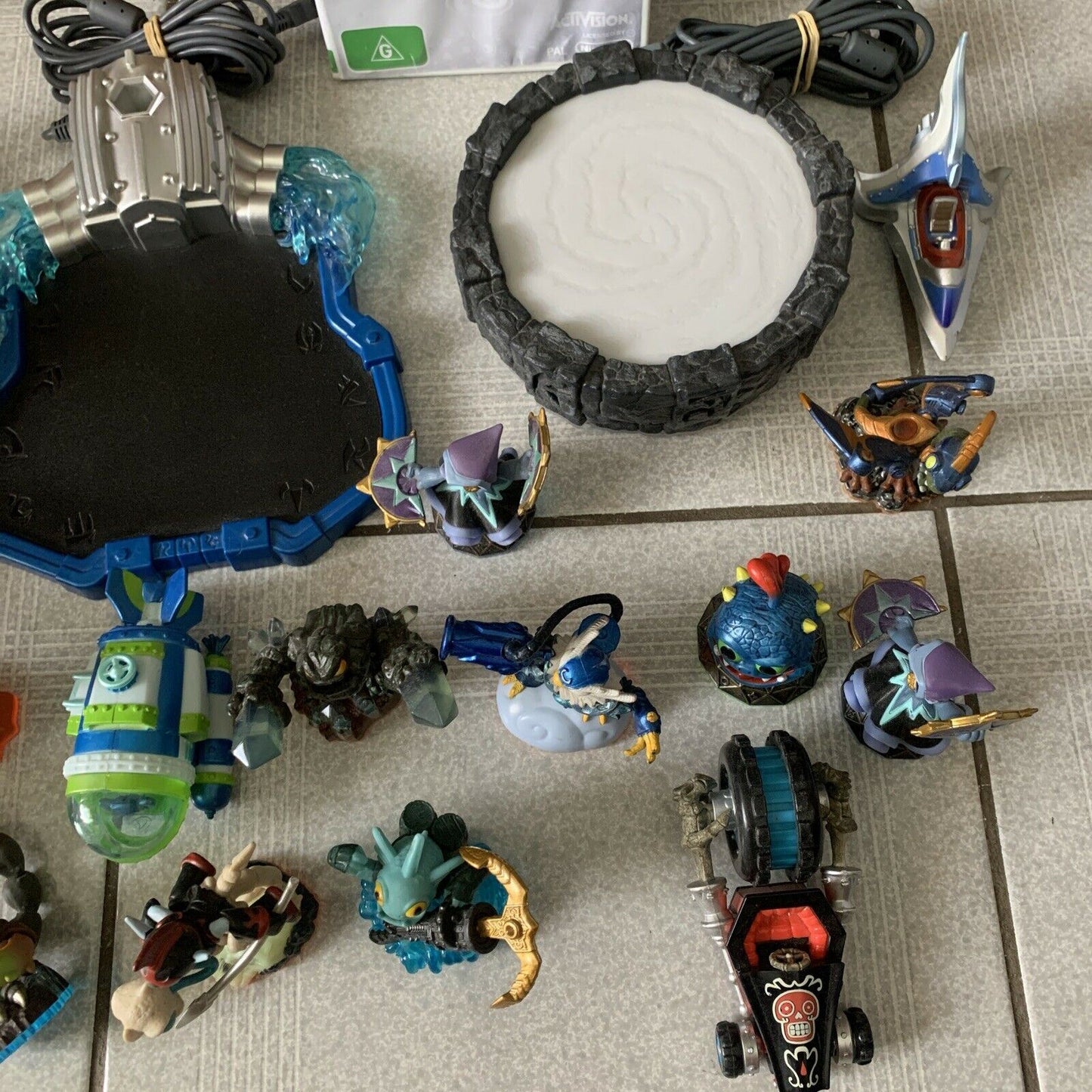 Skylanders Giants And 18 Figures for Nintendo Wii with SuperCharger &Portal Bulk