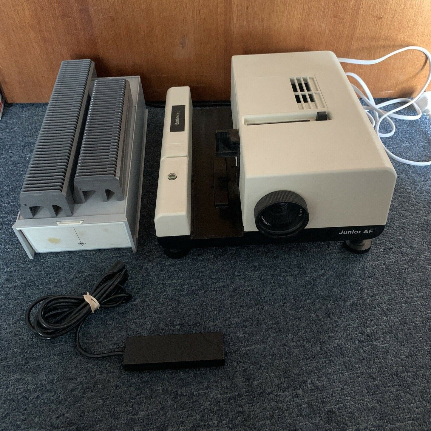 Liesegang Junior AF Slide Projector with Cartridge Trays - in working condition