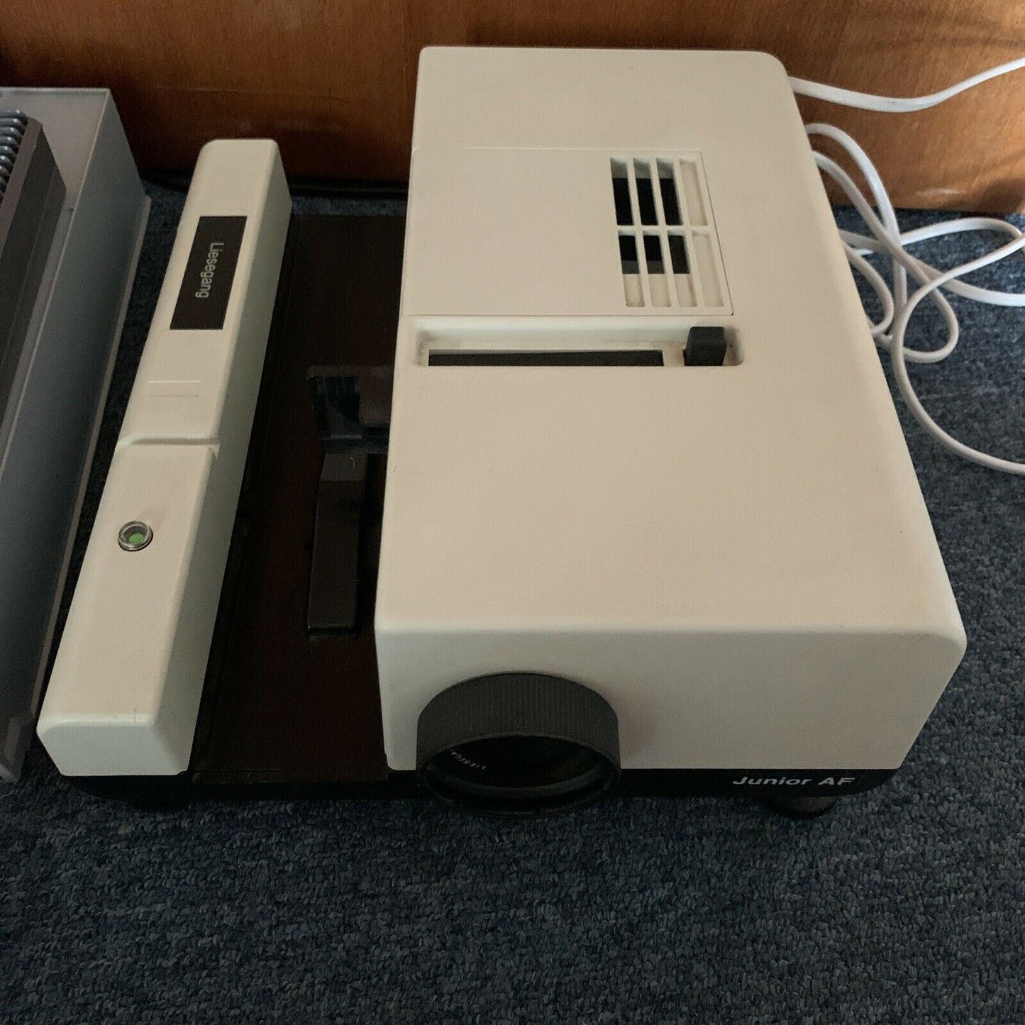 Liesegang Junior AF Slide Projector with Cartridge Trays - in working condition