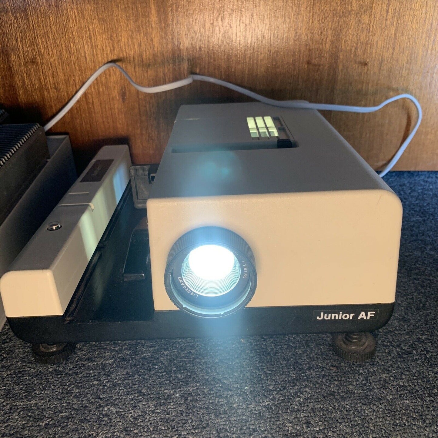 Liesegang Junior AF Slide Projector with Cartridge Trays - in working condition
