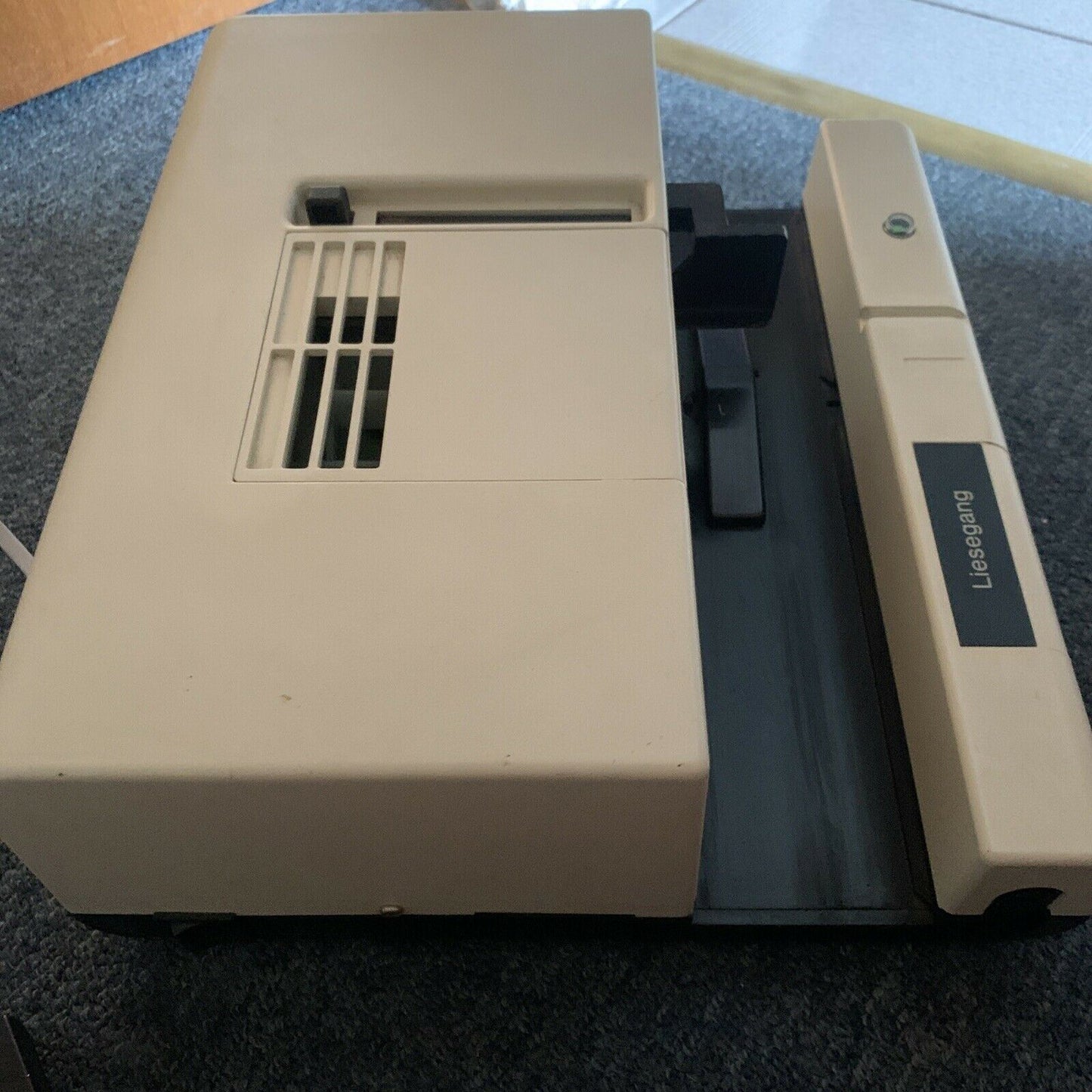 Liesegang Junior AF Slide Projector with Cartridge Trays - in working condition