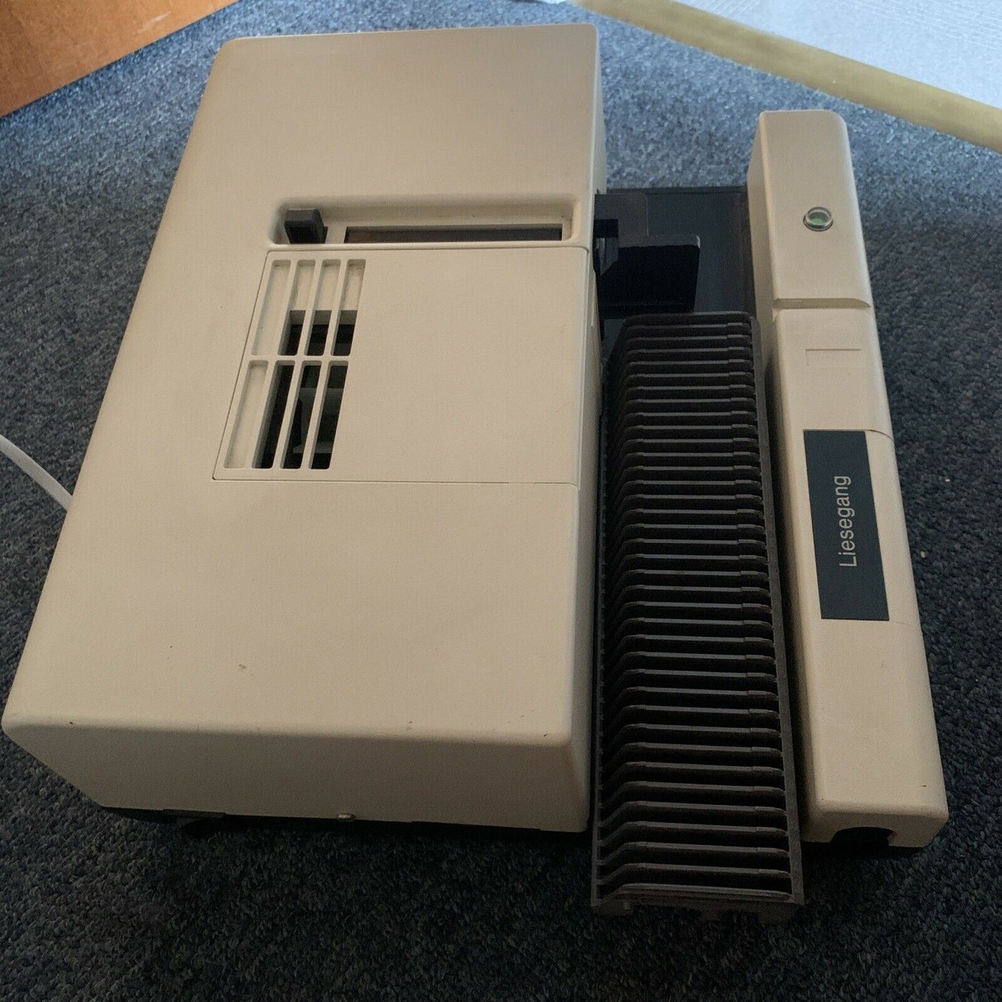 Liesegang Junior AF Slide Projector with Cartridge Trays - in working condition