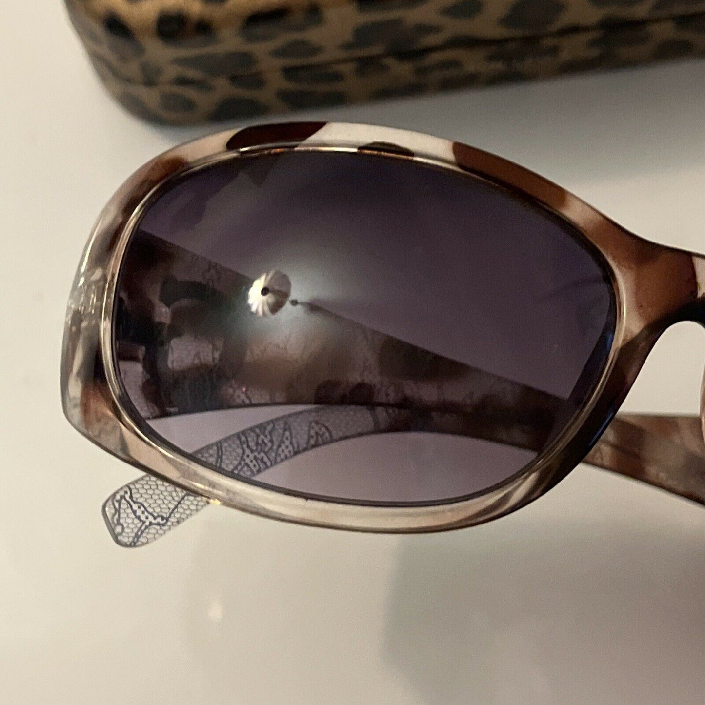 Guess Sunglasses with Case Leopard Colour GU 6389 35-59/18 130