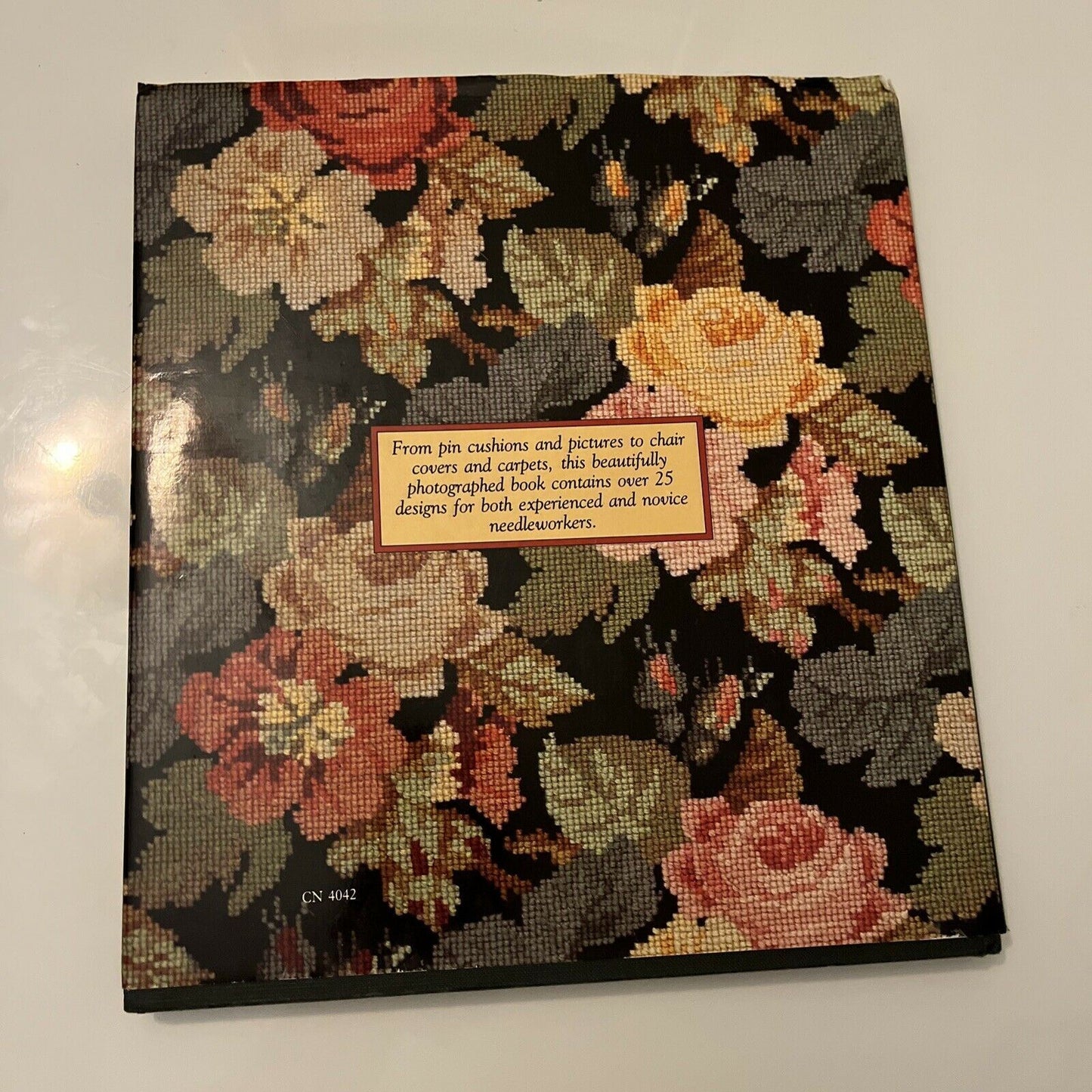 Decorative Victorian Needlework: Over 25 Charted Designs Elizabeth Bradley 1990