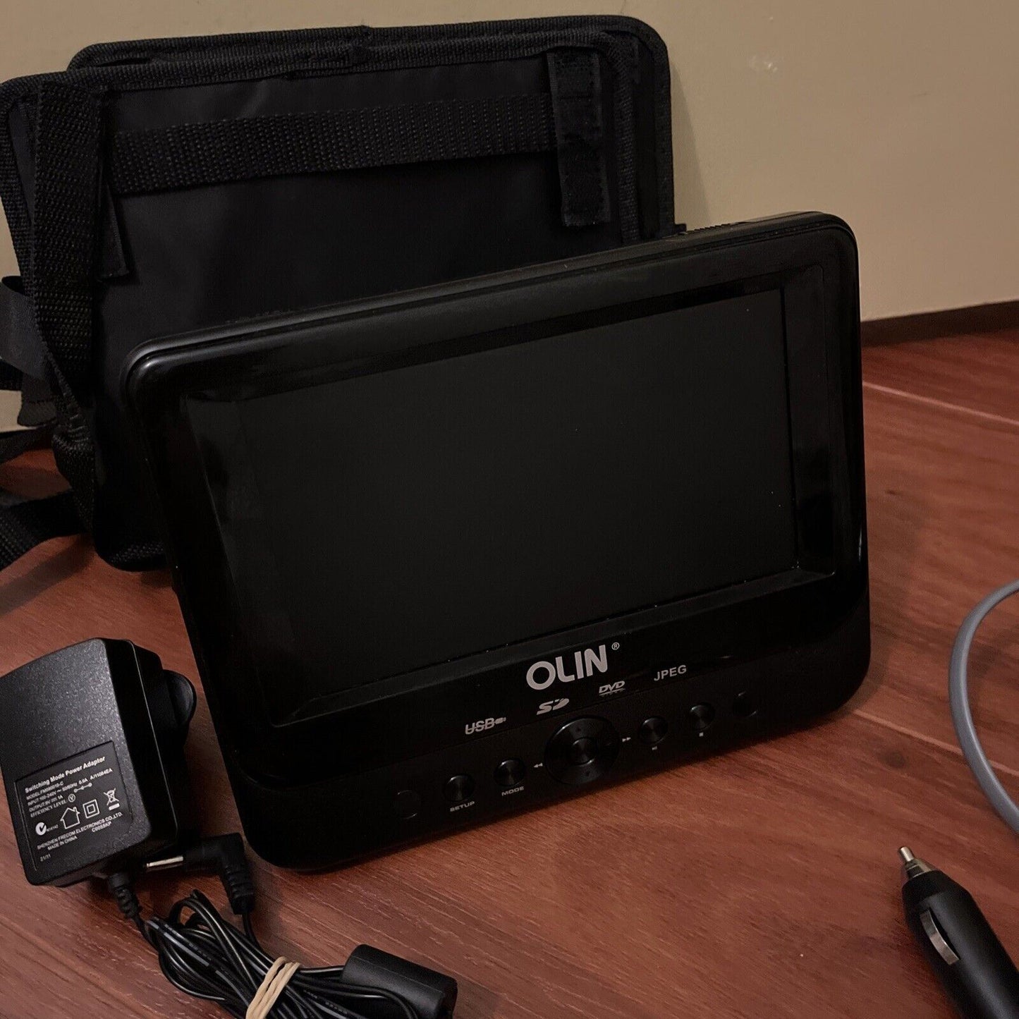 Olin PD-7755 7" Portable DVD Player
