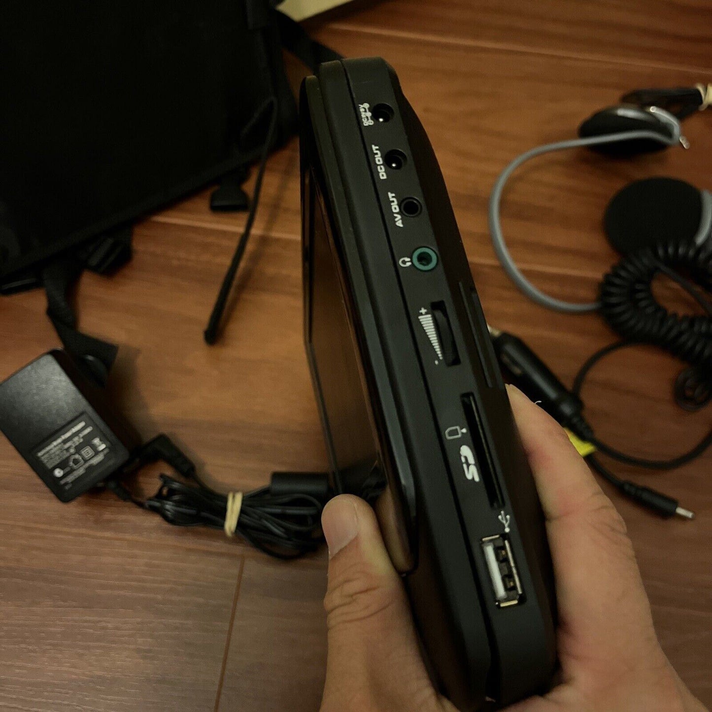 Olin PD-7755 7" Portable DVD Player