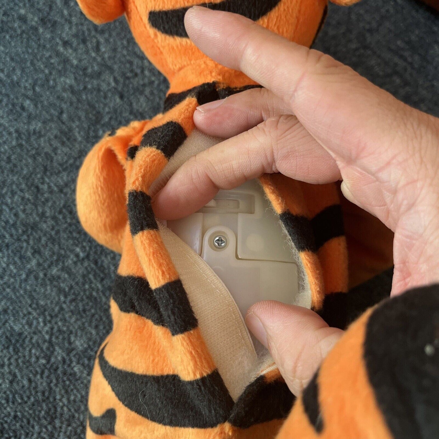 Tigger 12" Jumping & Talking Figure Disney Mattel 1998 Winnie the Pooh & Friends