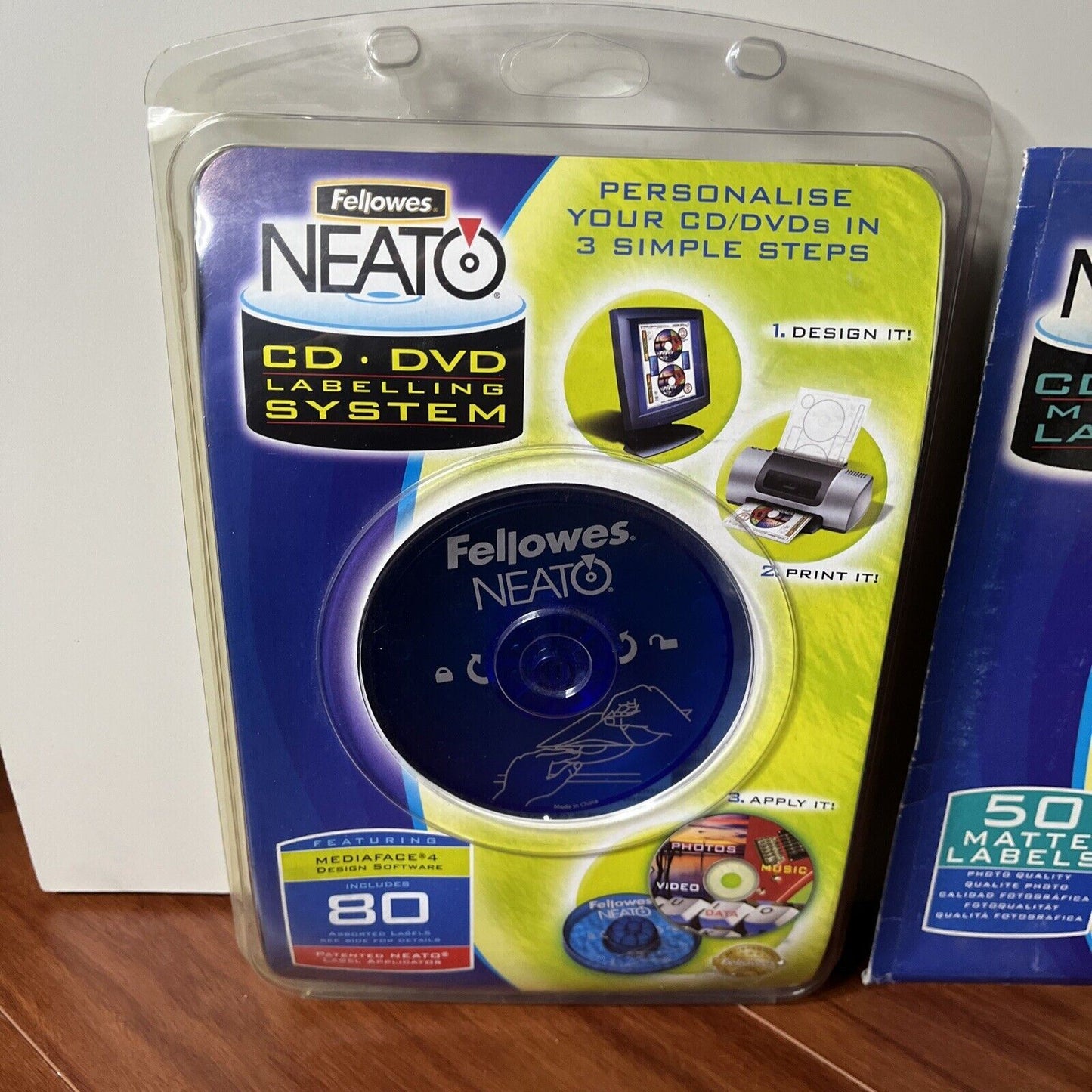 Fellowes Neato - CD + DVD Labelling System - With 50 Extra Matte Labels