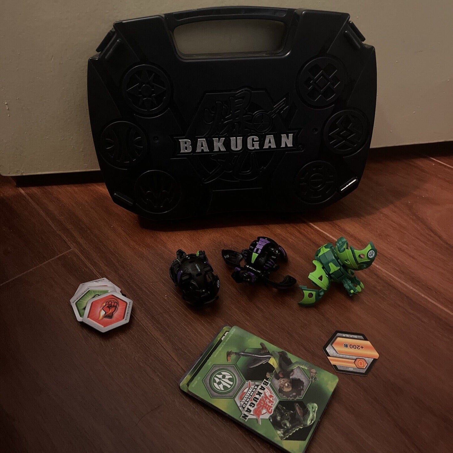 3x Bakugan Action Figure with Case and Cards