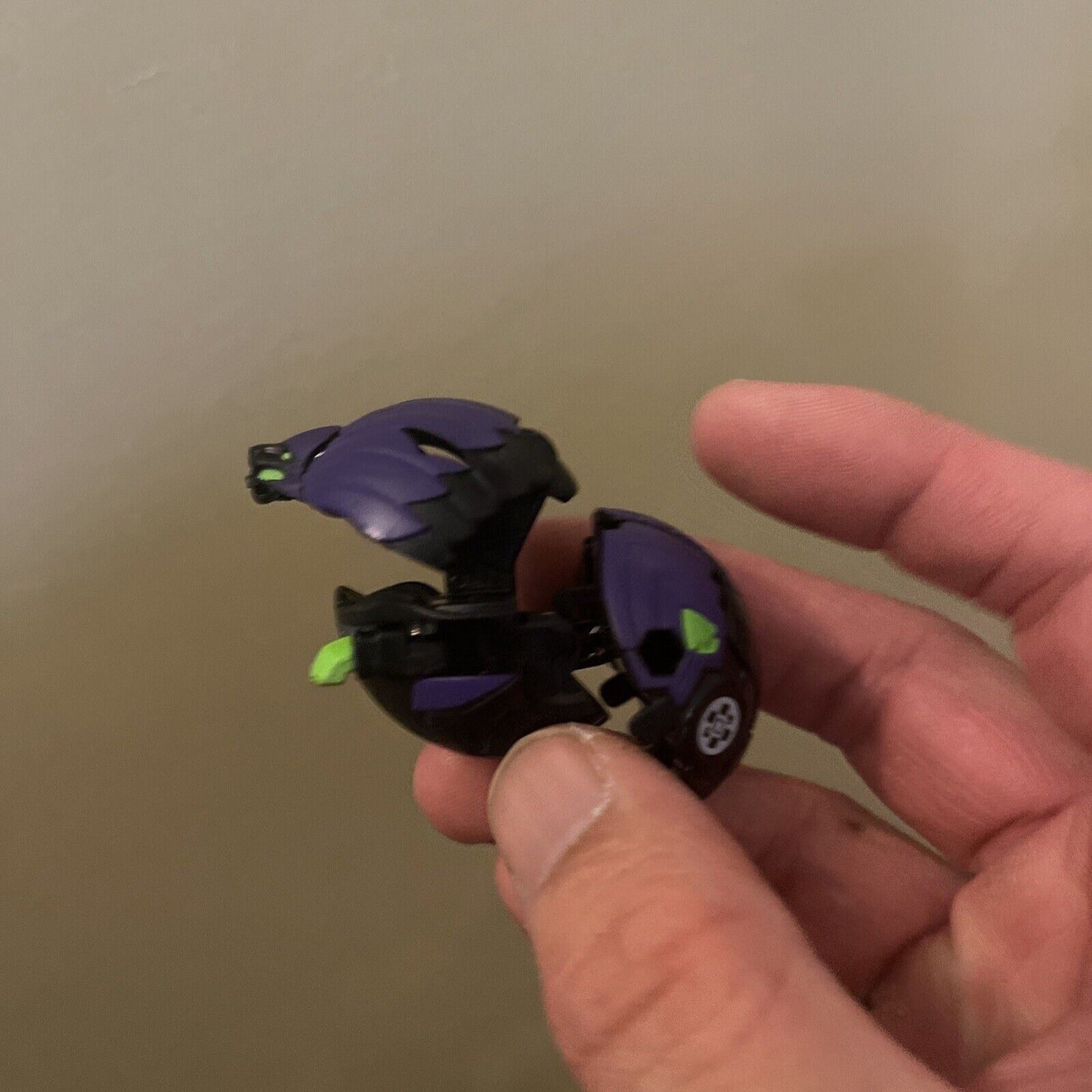 3x Bakugan Action Figure with Case and Cards