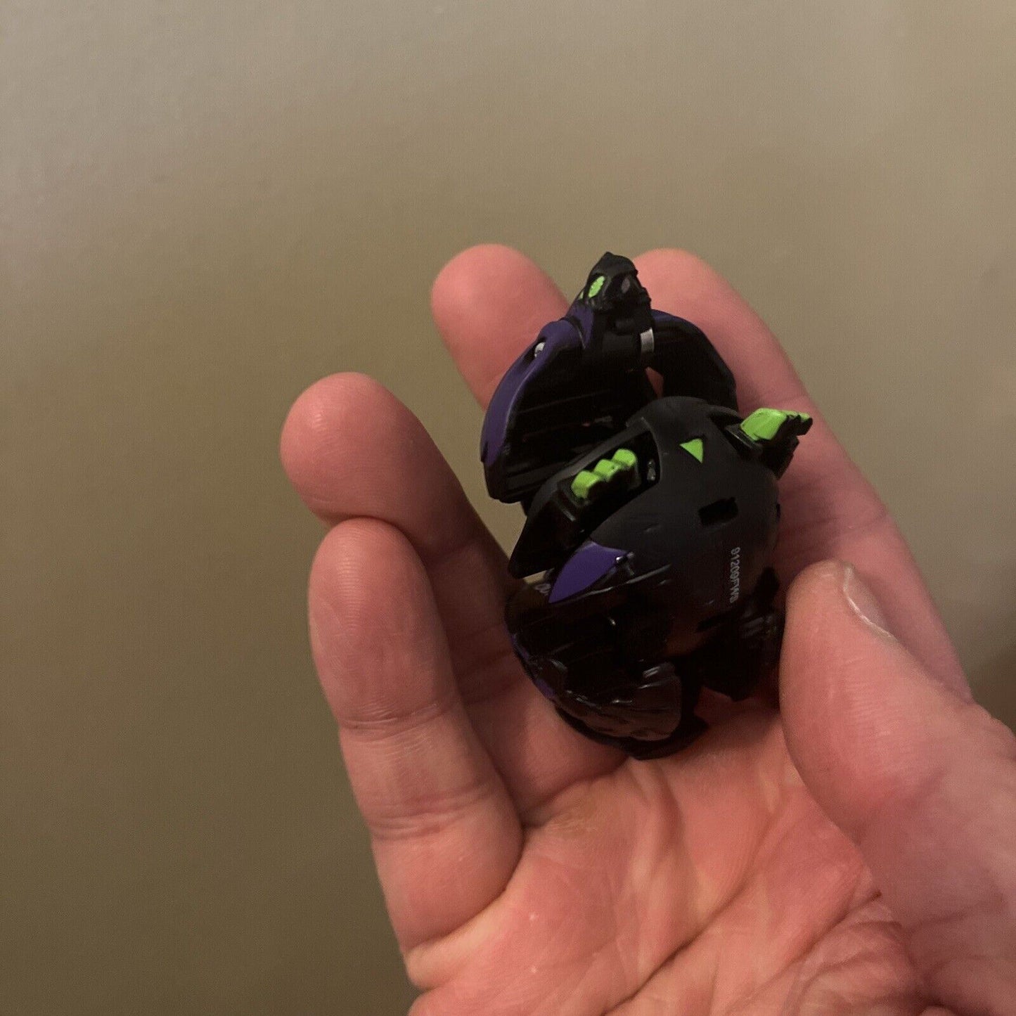 3x Bakugan Action Figure with Case and Cards