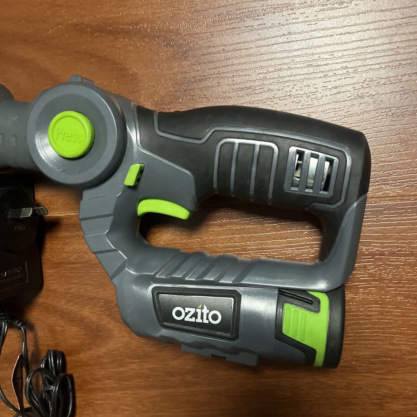 Ozito Rotator Combi Cordless Saw JSC-2002 with Charger