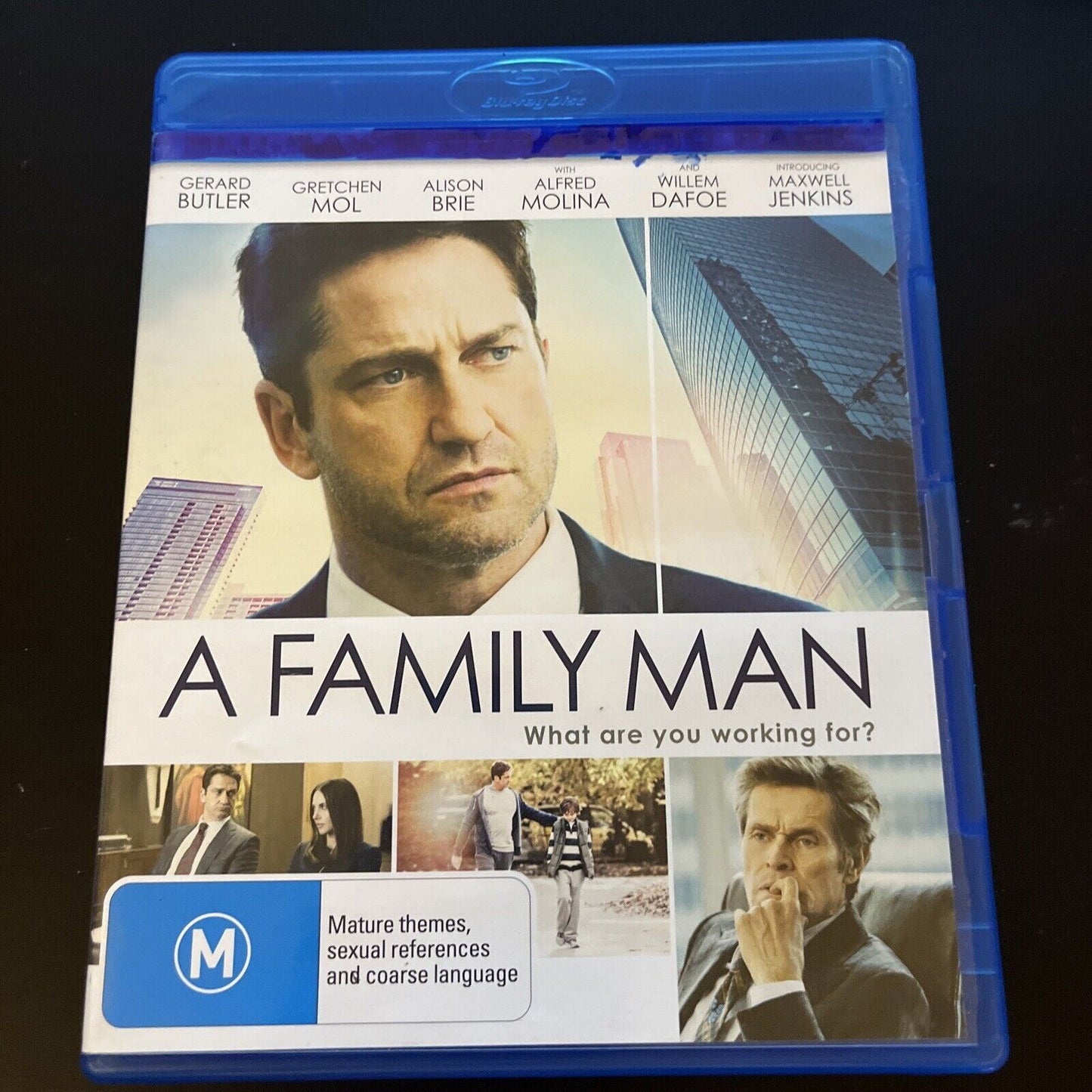 A Family Man (Blu-ray, 2016) Alison Brie, Willem Dafoe, Gerard Butler Region B