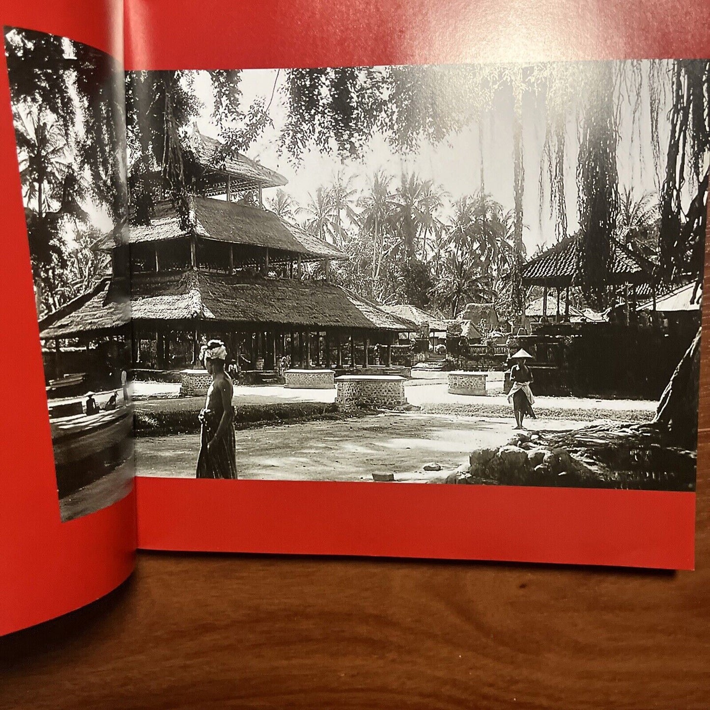 Architecture of Bali: A Sourcebook of Traditional & Modern Forms by Made Wijaya